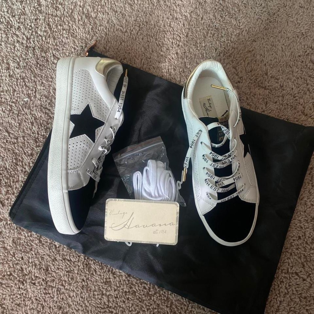 Vintage Havana gadol star sneaker.
NEW size 8